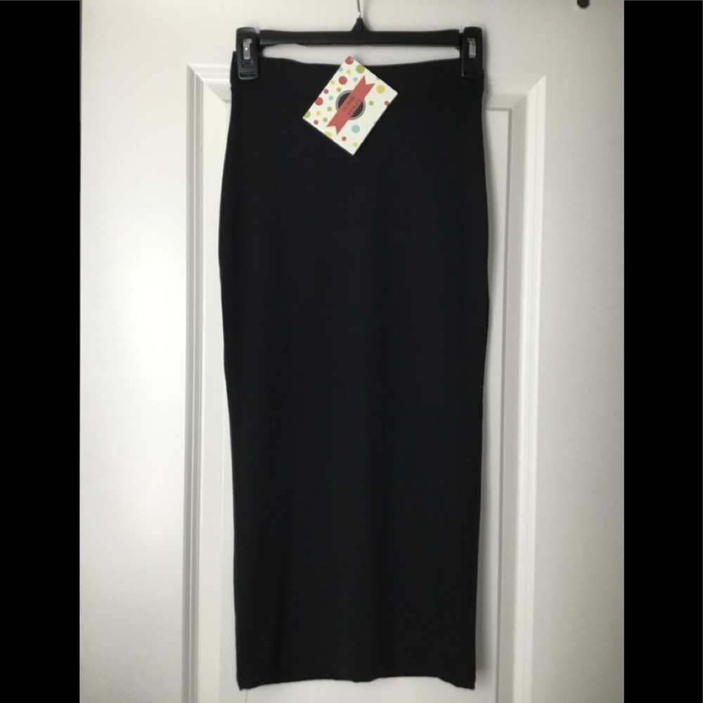 NWT -Capella Apparel size small black pencil skirt